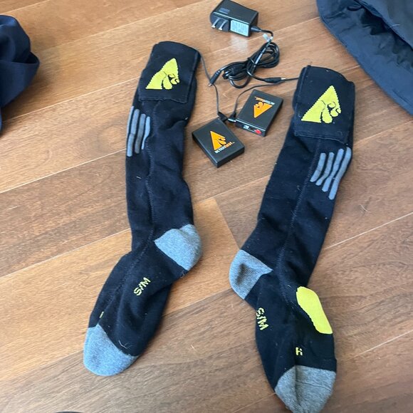 NEW Unisex ActionHeat 3.7V FAR infrared Heated Socks S/M - Picture 1 of 2